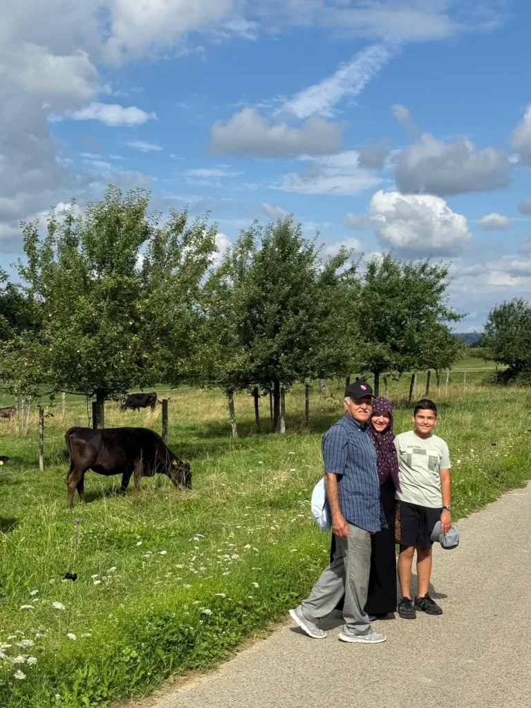 Famille-de-migrants-marche-gourmande Jura Migrants